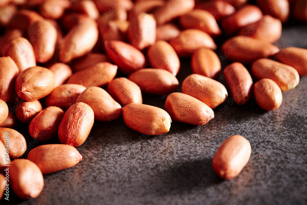 Peanuts with skins Peanuts with skins