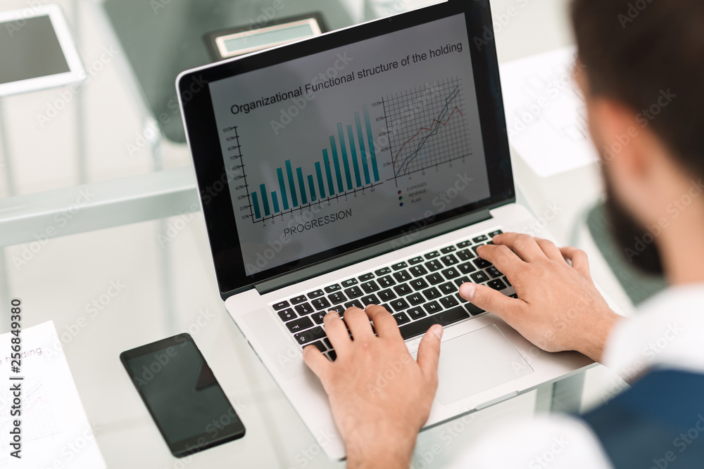 close up.a businessman uses a laptop to work with financial data