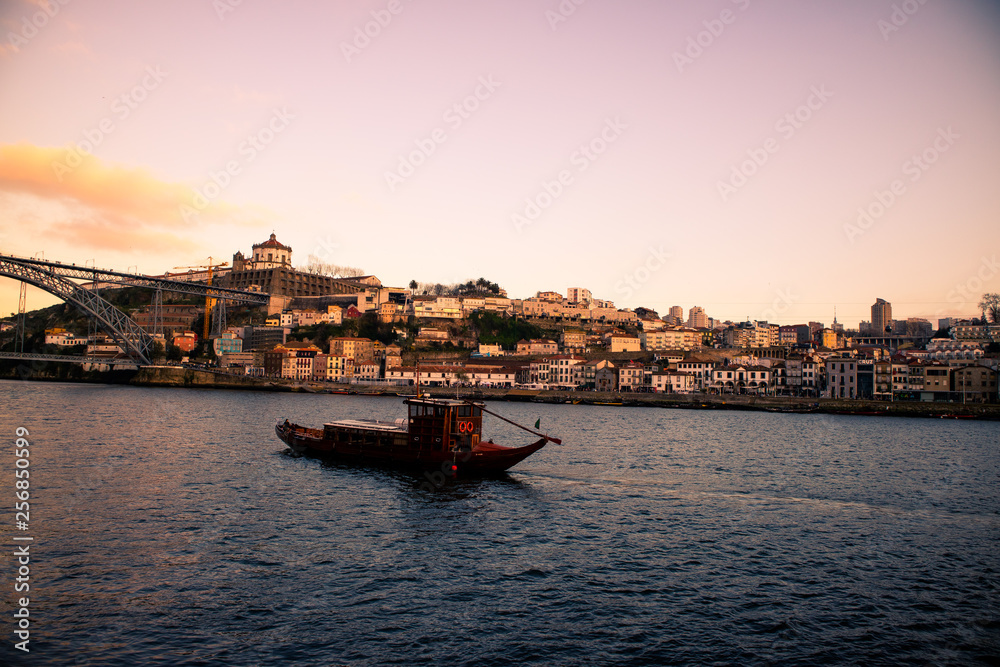 Naklejka premium Sunset in Porto