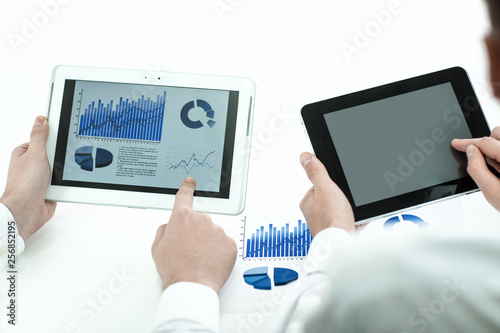 close up.businessman pointing with pen on a digital tablet screen.