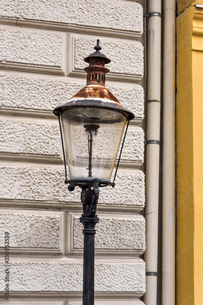 Austria, Vienna, near Bezirksmuseum Hietzing: View of famous last gas lamp in front of an house facade in the Austrian capital - concept light lighting illumination vintage museum street technology Austria, Vienna, near Bezirksmuseum Hietzing: View of famous last gas lamp in front of an house facade in the Austrian capital - concept light lighting illumination vintage museum street technology