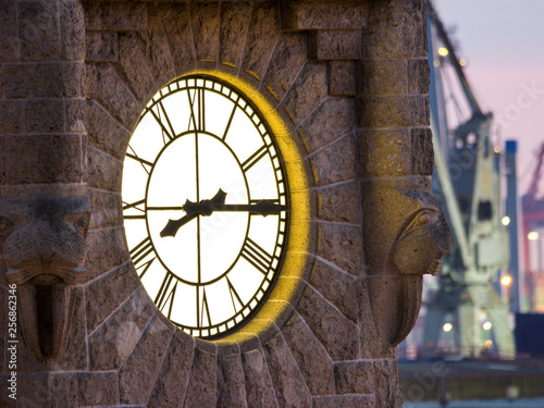 Pegelturm Uhr Hafen Hamburg abends photo