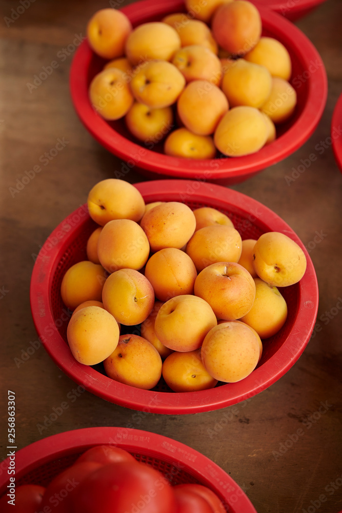 Plums in bowl 