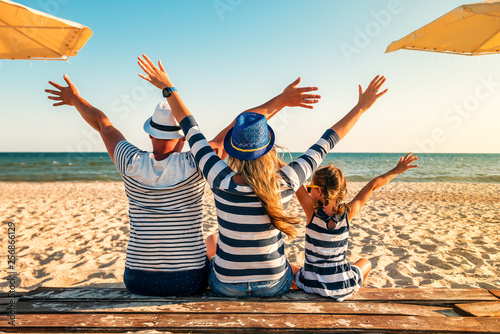 Canvas Print family in striped clothes on the beach