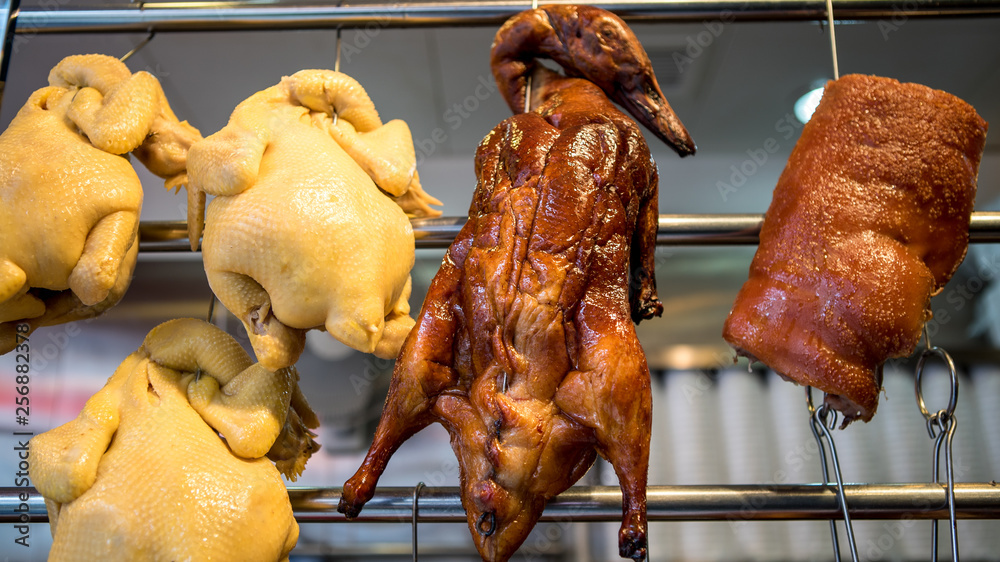 Naklejka premium Chinese traditional local food store at china. Roasted duck and pork meat