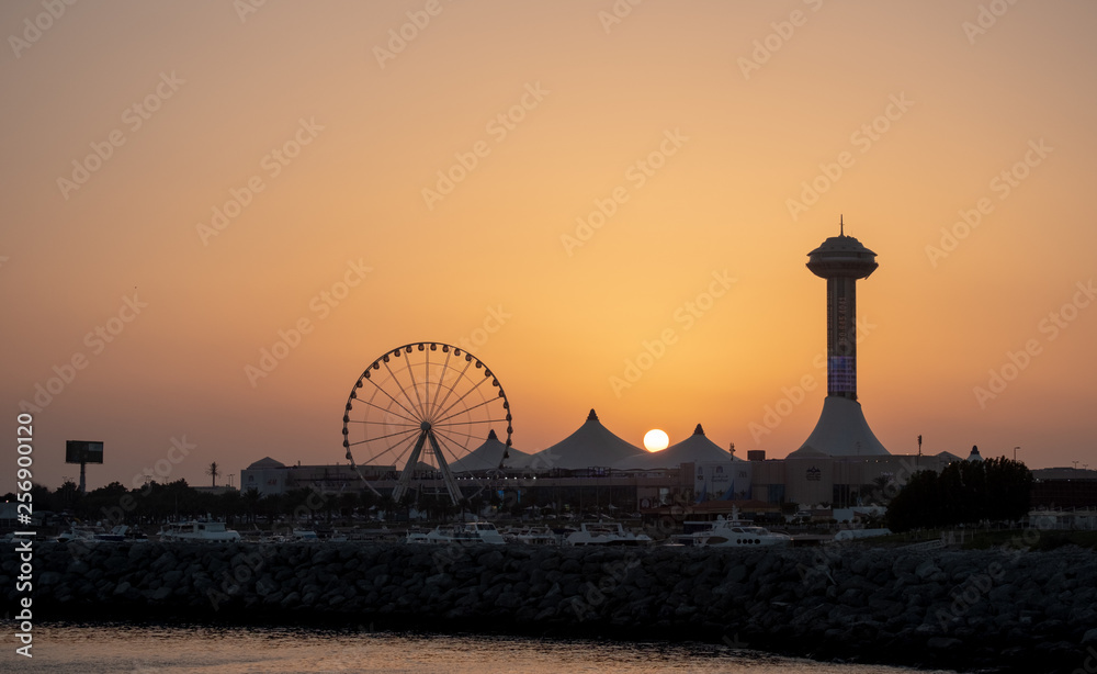 Obraz premium Evening view of Marina Eye and Marina Mall