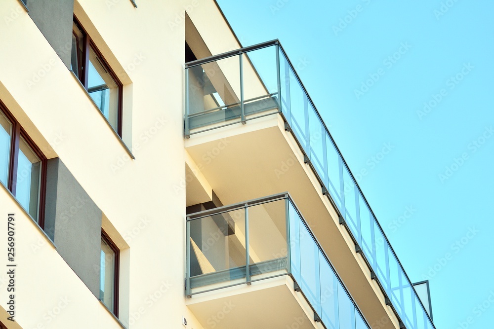 Fototapeta premium Contemporary residential building exterior in the daylight