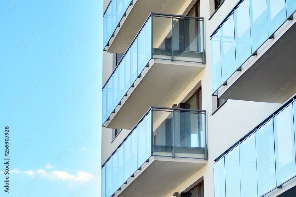 Fototapeta premium Contemporary residential building exterior in the daylight