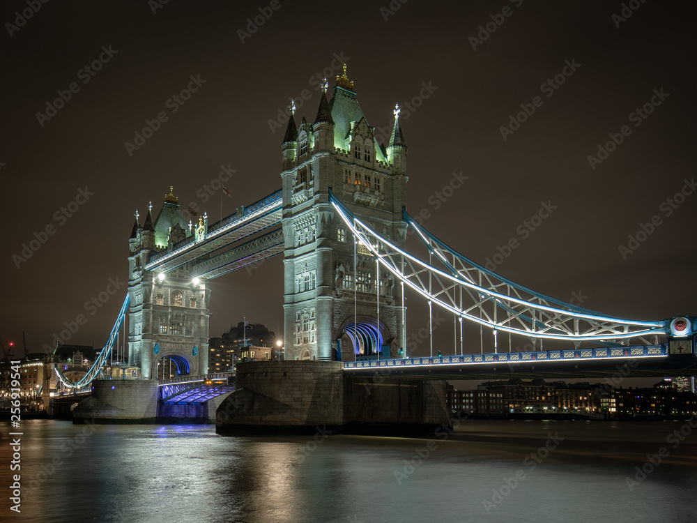 Obraz premium Tower Bridge at night