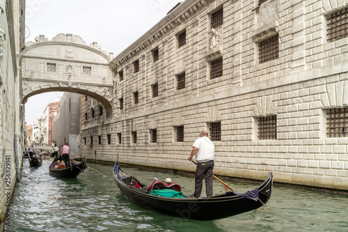 ponte dei sospiri, Venice, Italy © Sokirlov