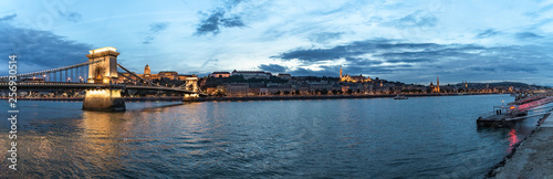 Panoramic sunset view of the Buda shore with Buda Castle, Chain Bridge and Fishermen's Bastion, Budapest, Hungary © ManryWorld