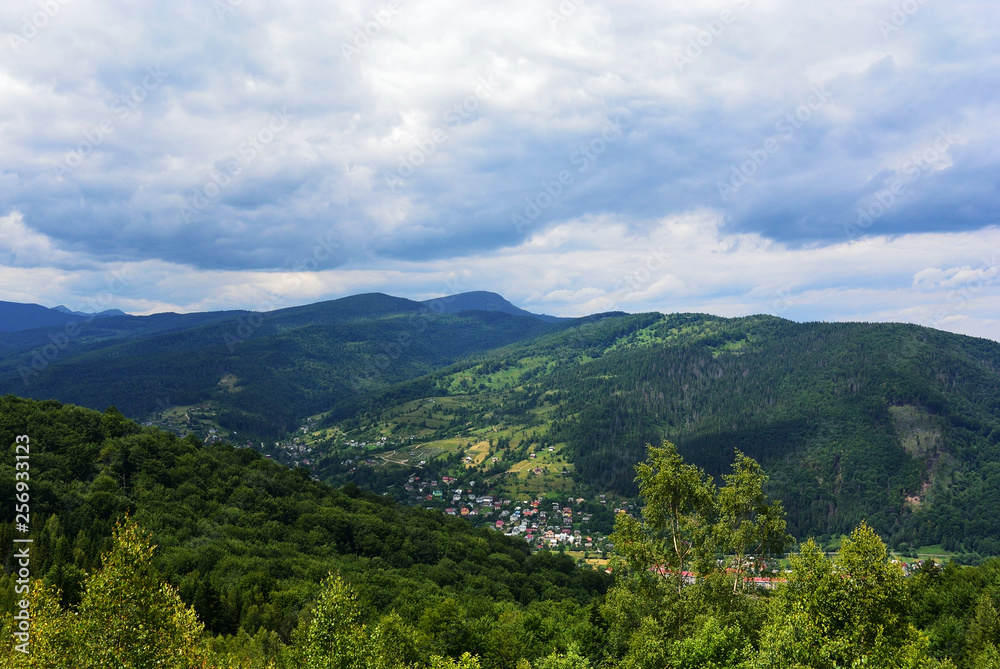 Naklejka premium Góry Karpaty. Ukraina
