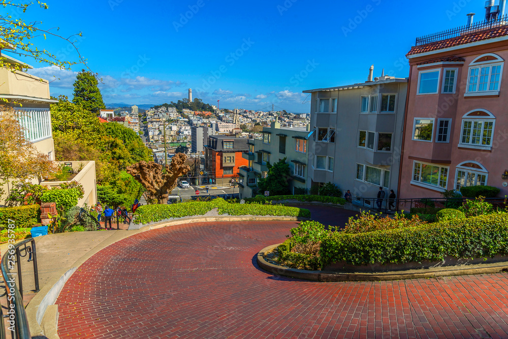 The start of Descend on Lombard street.