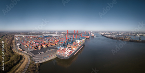 Containerterminal Altenwerder im Hafen von Hamburg 