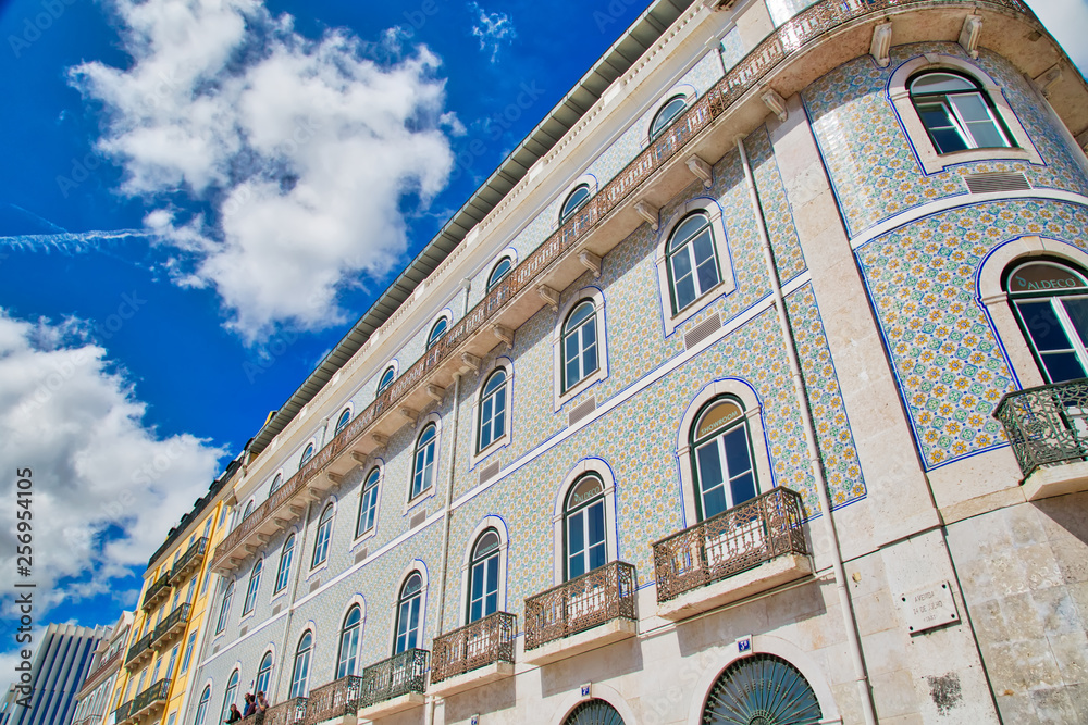 Obraz premium Lisbon, Portugal-October 17, 2017: Colorful buildings of Lisbon historic center near