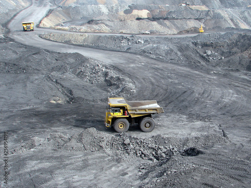 Trucks returning to loader
