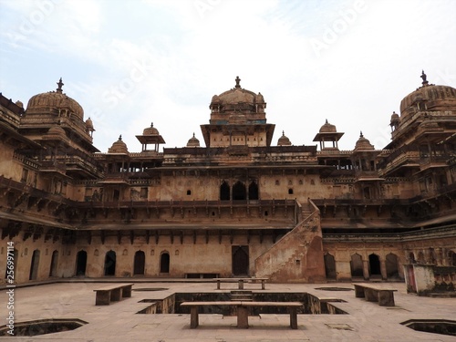 Obraz na płótnie The Jehangir Mahal, Orchha Fort, Religia Hinduism, ancient architecture, Orchha, Madhya Pradesh, India. w salonie