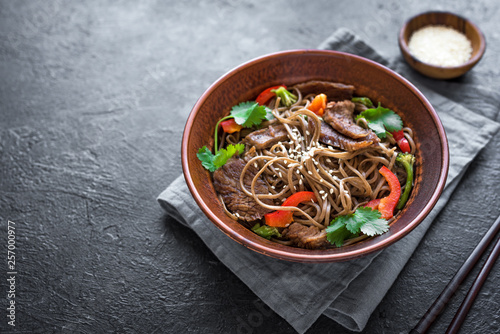 Stir fried soba and beef