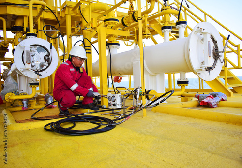 Mecahnical technician,Oil and gas offshore platform. Asia 2019.
