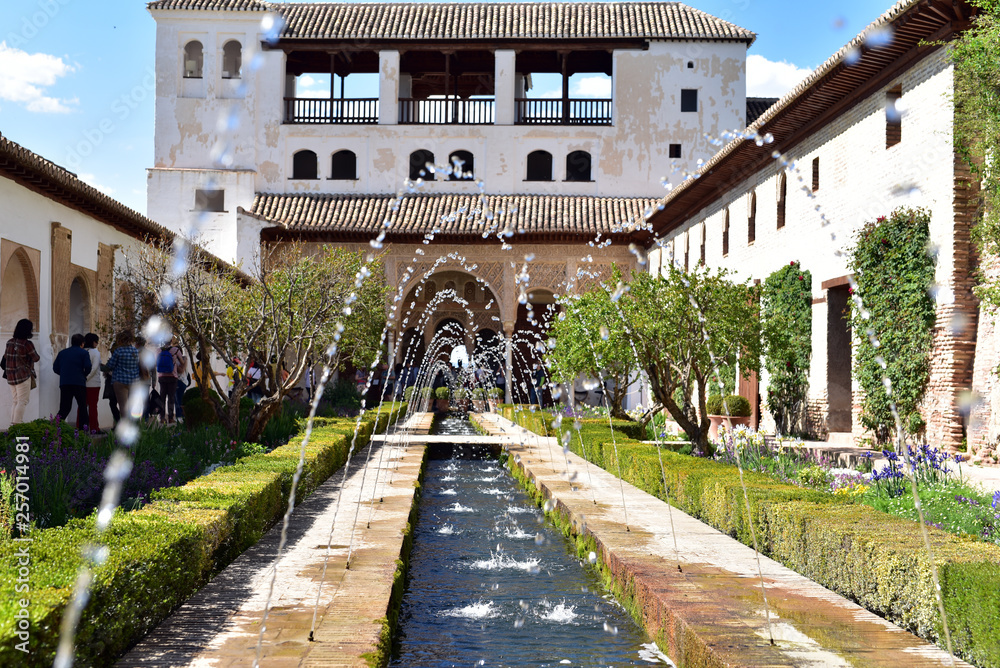 Obraz premium Water fountains in the Patio de la Acequi in the Generalife gardens, Alhambra, Granada, Andalucia, Spain