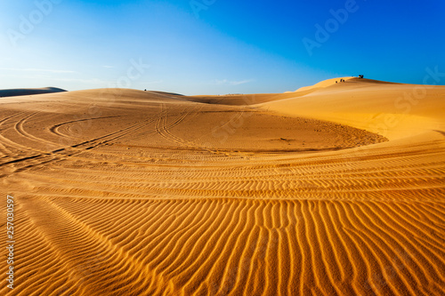 Fototapeta Naklejka Na Ścianę i Meble -  Sand dunes in Mui Ne