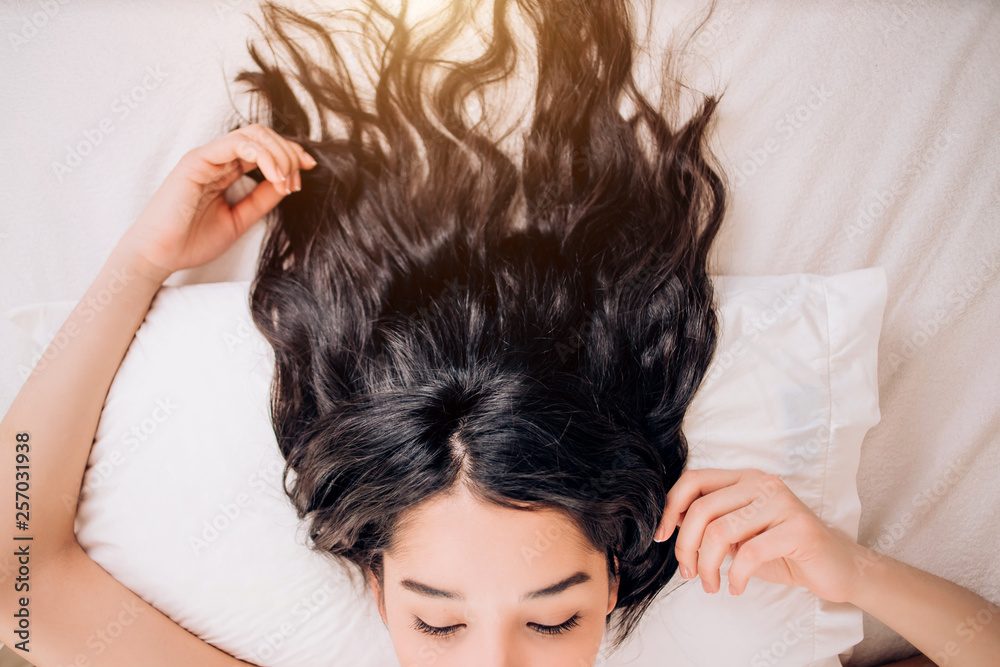 Naklejka premium Portrait pretty young woman on bed