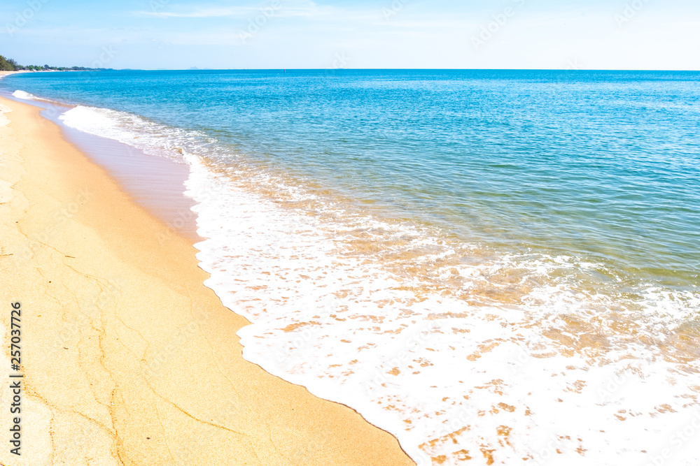 Sea view from the beach with clear sky Summer paradise beach of tropical Thailand, concept of outdoor travel Sea view from the beach with clear sky Summer paradise beach of tropical Thailand, concept of outdoor travel