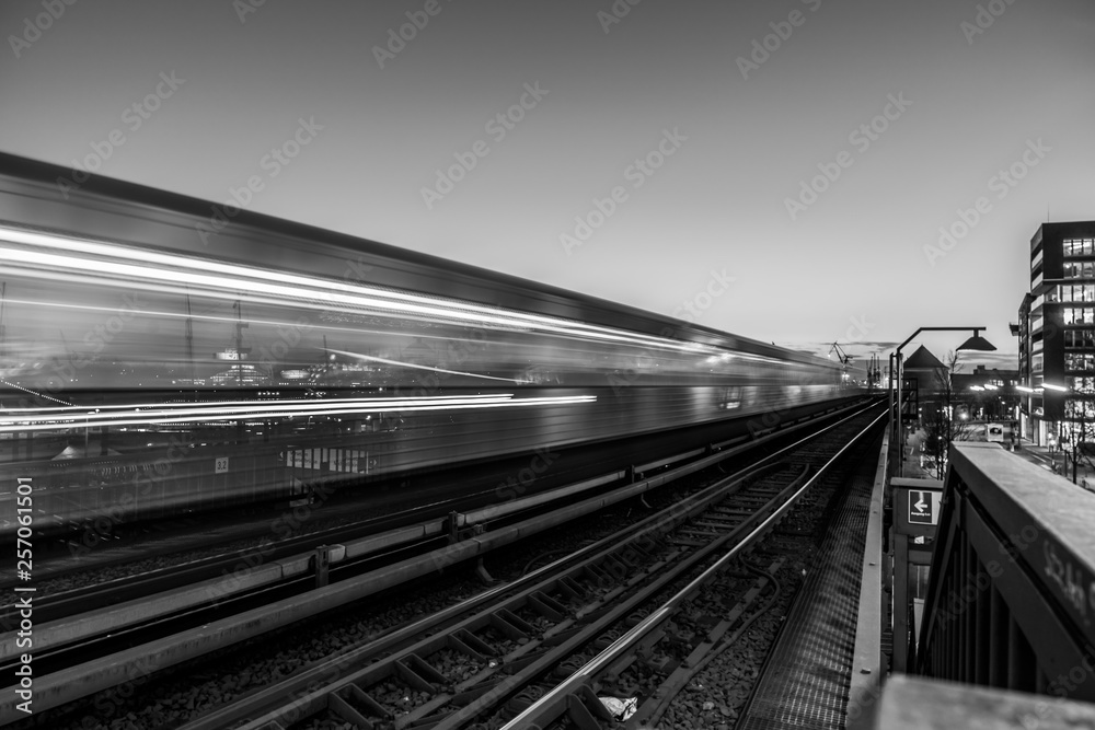 Fototapeta premium long exposure subway train