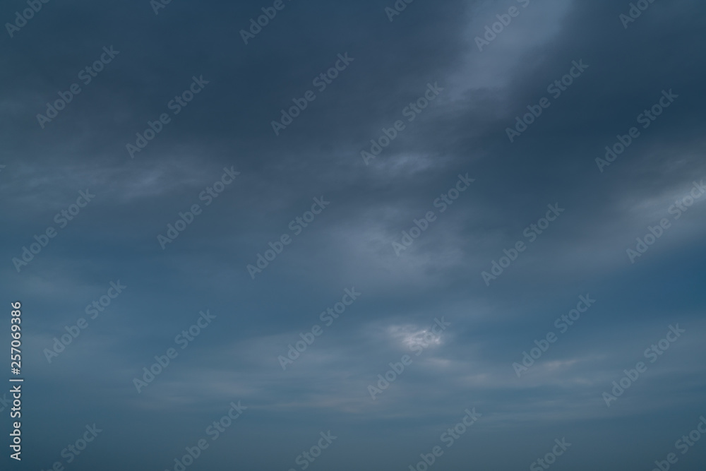 Obraz premium Cloudy sunset sky background