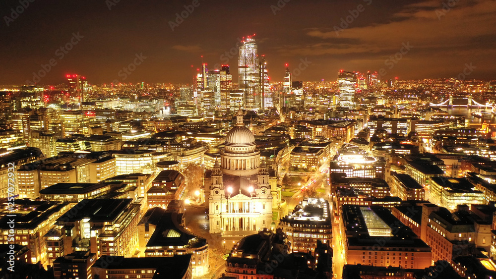 Obraz premium Aerial drone night shot of iconic landmark Saint Paul Cathedral in the heart of City financial district of London, United Kingdom