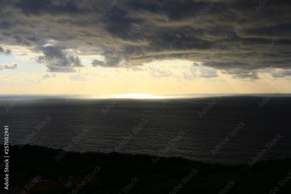 Fototapeta premium Zwischen Himmel und Meer