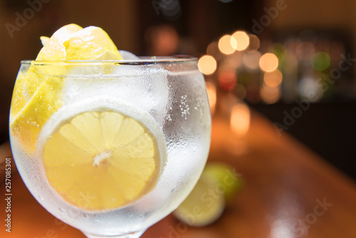 Gintonic en un bar de copas photo