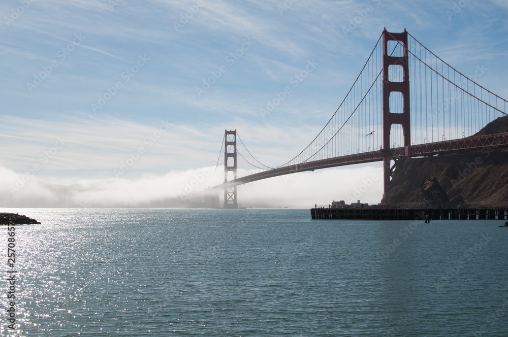 Fototapeta premium Dramatic Shimmering Golden Gate Bridge