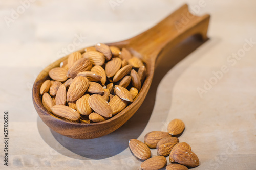 Amandes en vrac photo