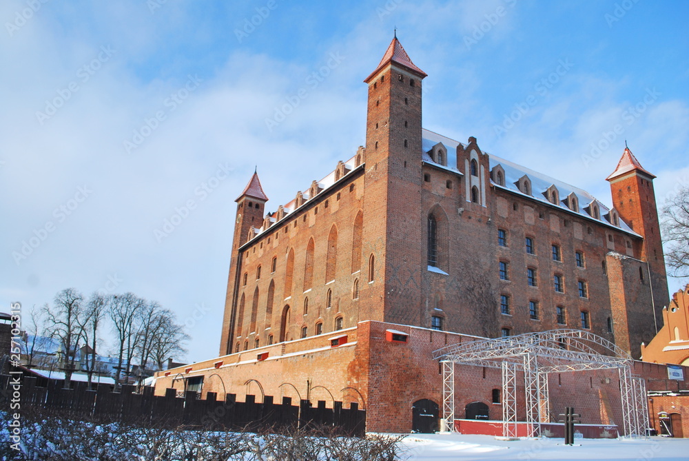 the castle of Gniew in winter