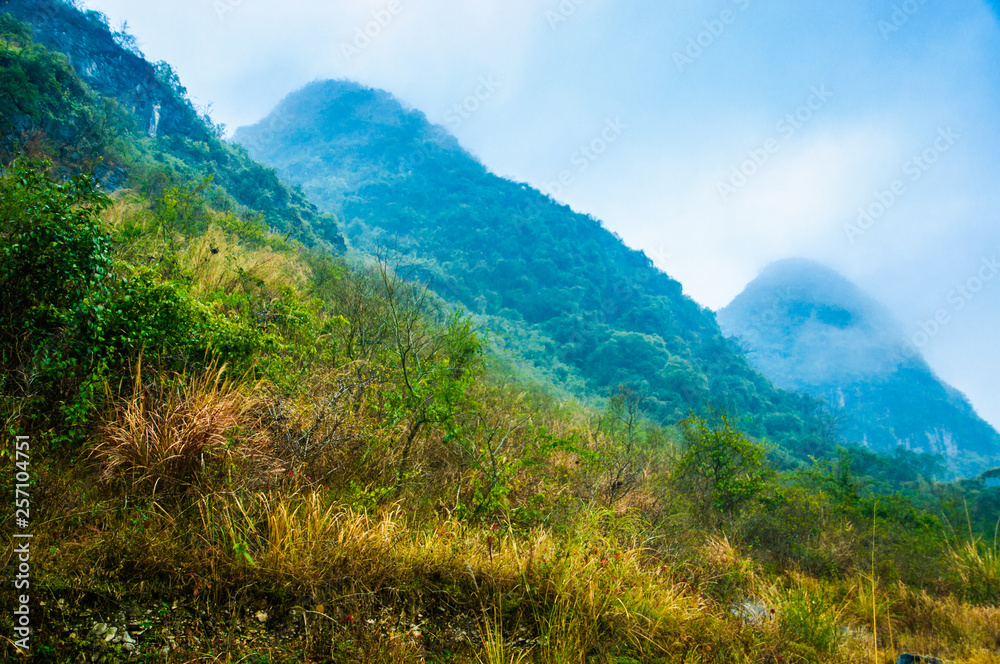 Fototapeta premium Mountain scenery in the mist 
