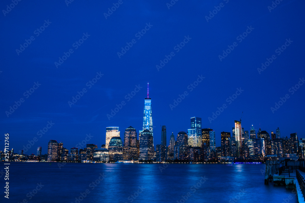 Ney york skyline at night