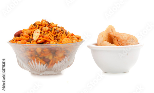 navratan mixture namkeen