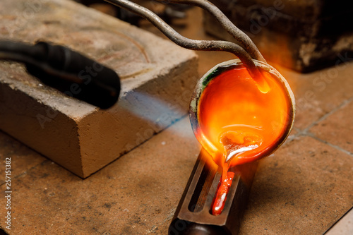 goldsmith's workshop, gold melt