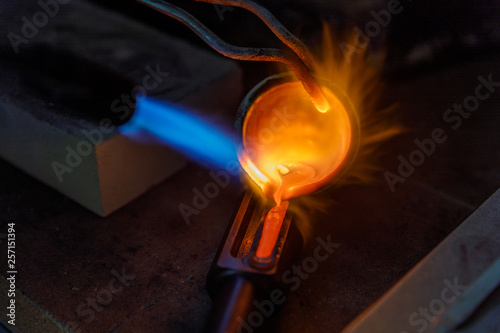 goldsmith's workshop, gold melt