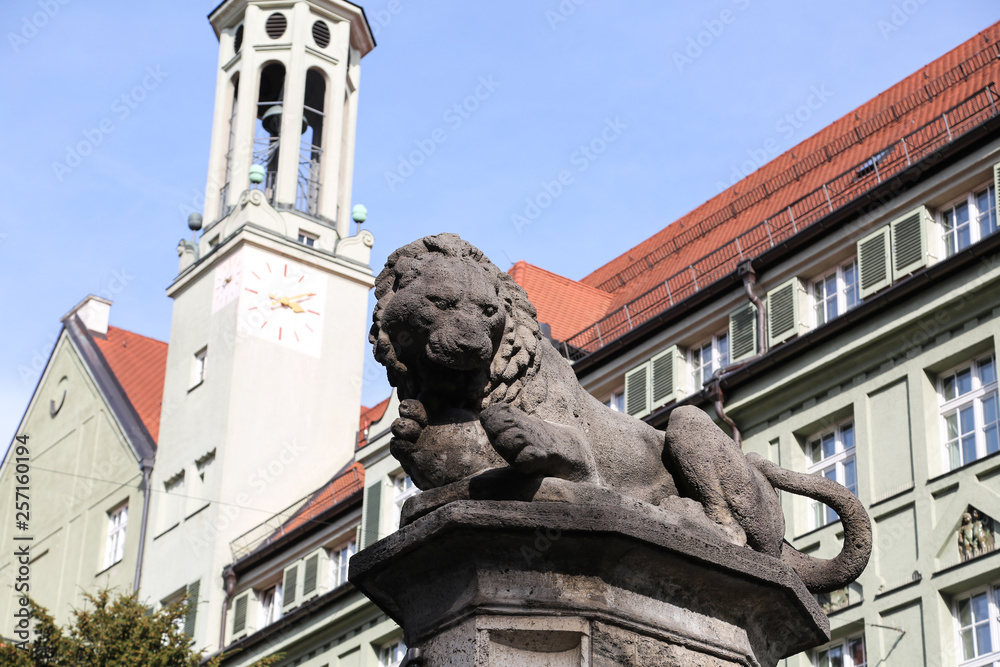 Obraz premium Lion in front of the police headquarters in Munich, Central