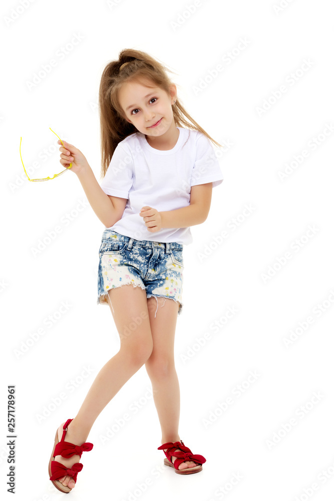 Fototapeta premium Little girl in sunglasses.