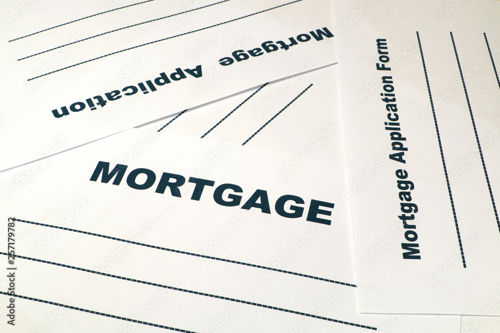 Obraz premium Mortgage application form on the table.