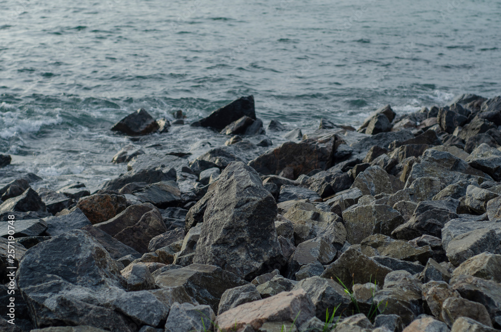 Pedras e mar