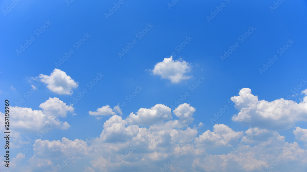 White clouds and the sky In the summer holidays White clouds and the sky In the summer holidays