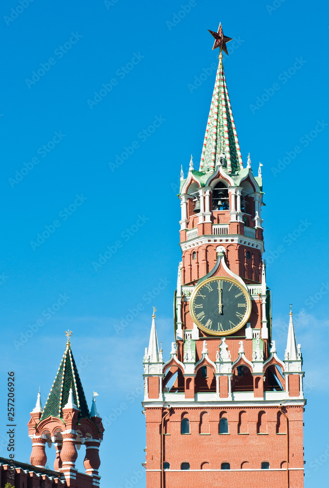 Fototapeta premium The Kremlin Clock (Kremlin Chimes). Spasskaya Tower. Twelve o'clock. Moscow. Russia
