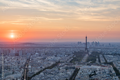 coucher de sol à Paris © victor