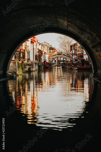Balade sous les ponts de Suzhou  © lorabarra