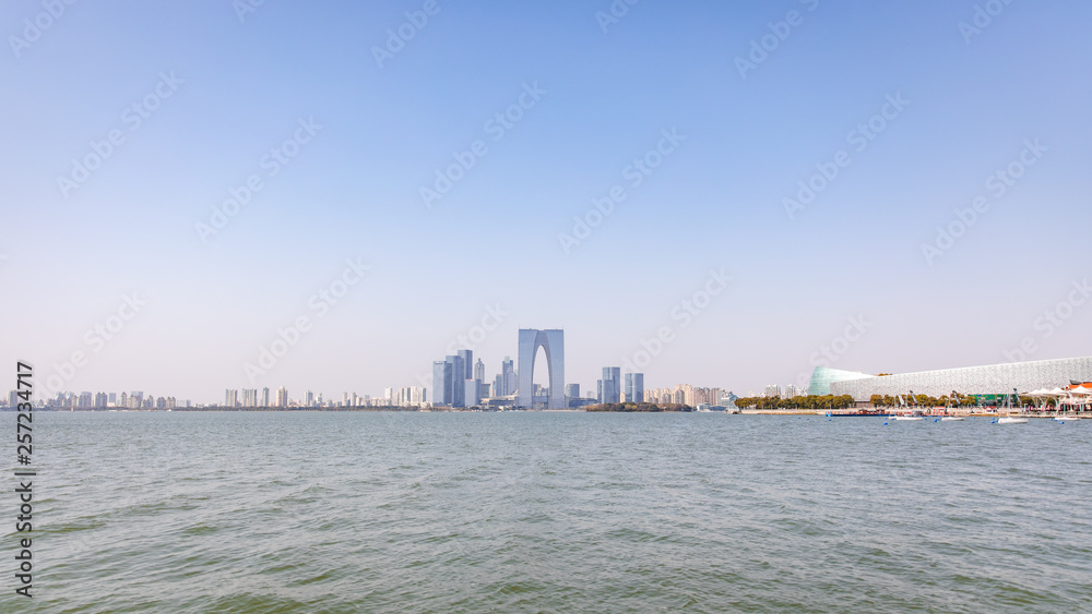 Porte de l'Orient de Suzhou à l'horizon - Chine 