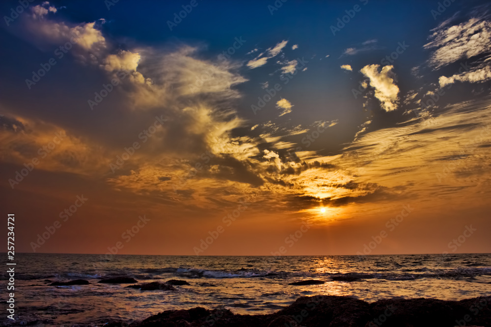 Obraz premium sunset over the sea